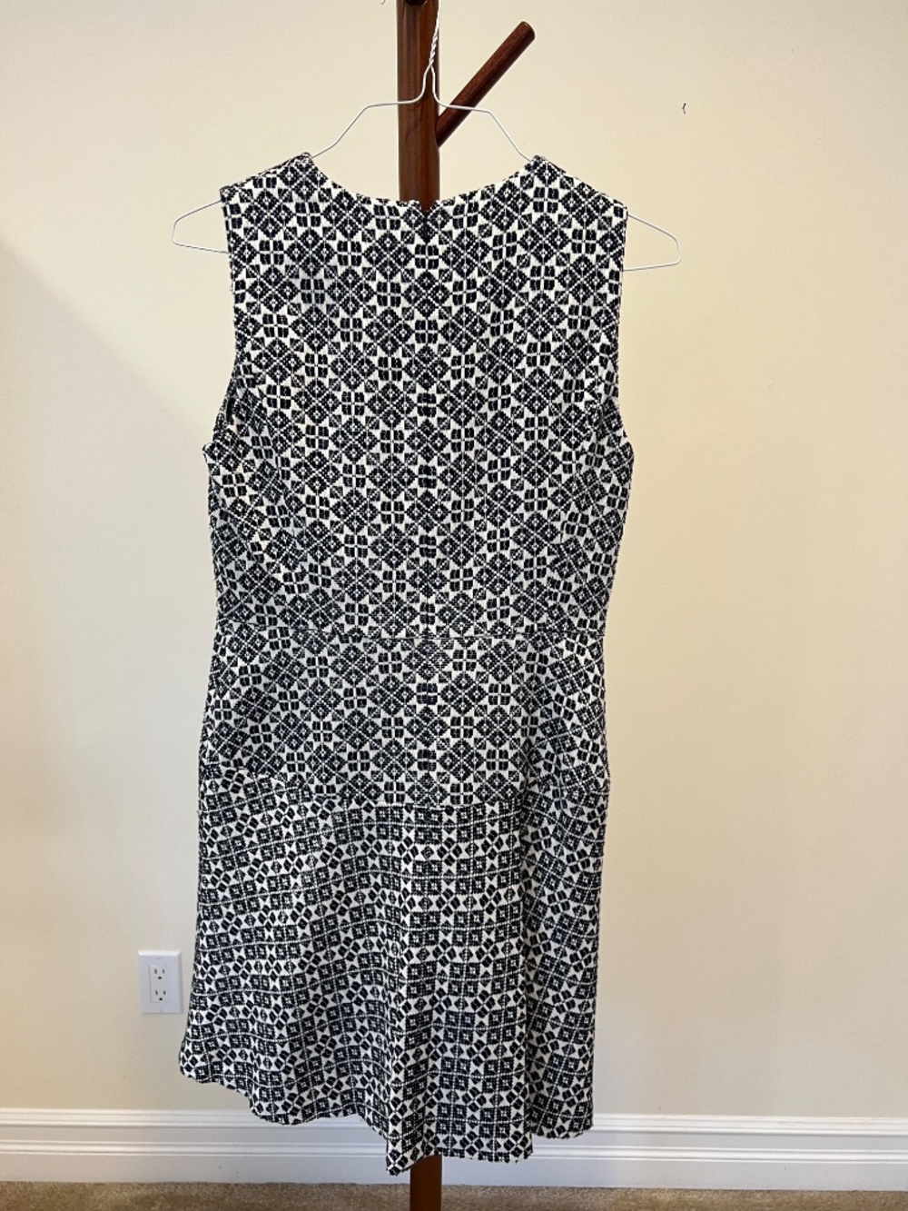 Tory Burch Black & White Geometric Jacquard Sleeveless A-Line Dress - Size 8 - Picture 4 of 4